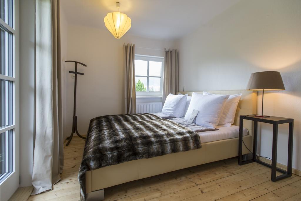 Forest Chalet, 15 Min To Salzburg Olt Town, And Most Beautiful Lakes, Secluded Location, 1,000 Sqm Garden, Mountainview, Panorama Sauna, Bath Whirlpool, Bbq&Bikes&Sunbeds For Free, Up To 10 P Golling an der Salzach Δωμάτιο φωτογραφία