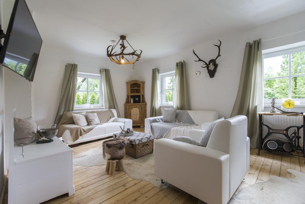 Forest Chalet, 15 Min To Salzburg Olt Town, And Most Beautiful Lakes, Secluded Location, 1,000 Sqm Garden, Mountainview, Panorama Sauna, Bath Whirlpool, Bbq&Bikes&Sunbeds For Free, Up To 10 P Golling an der Salzach Δωμάτιο φωτογραφία