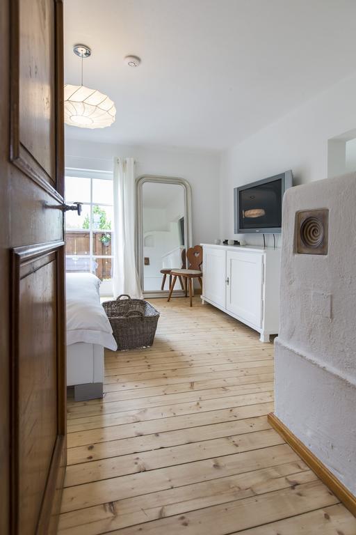 Forest Chalet, 15 Min To Salzburg Olt Town, And Most Beautiful Lakes, Secluded Location, 1,000 Sqm Garden, Mountainview, Panorama Sauna, Bath Whirlpool, Bbq&Bikes&Sunbeds For Free, Up To 10 P Golling an der Salzach Δωμάτιο φωτογραφία