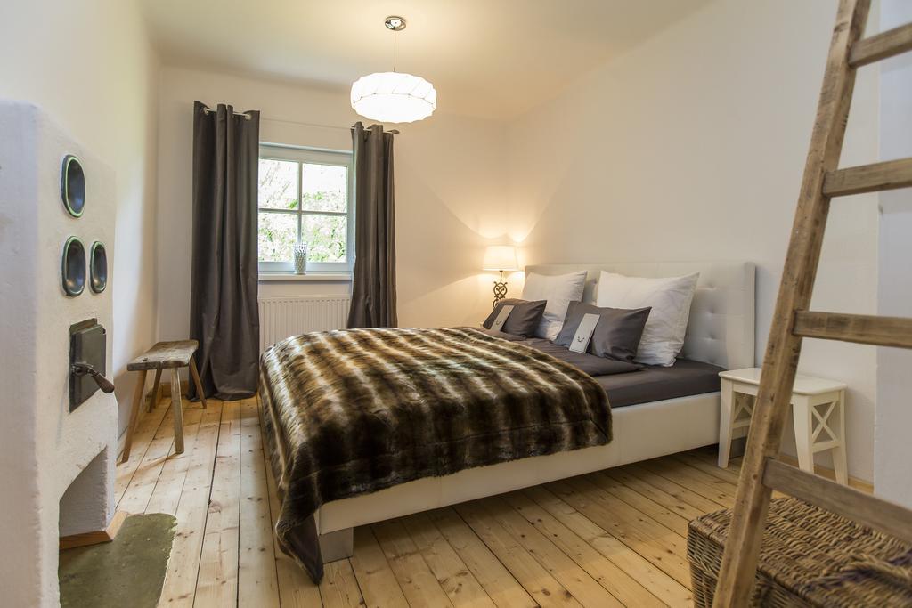 Forest Chalet, 15 Min To Salzburg Olt Town, And Most Beautiful Lakes, Secluded Location, 1,000 Sqm Garden, Mountainview, Panorama Sauna, Bath Whirlpool, Bbq&Bikes&Sunbeds For Free, Up To 10 P Golling an der Salzach Δωμάτιο φωτογραφία