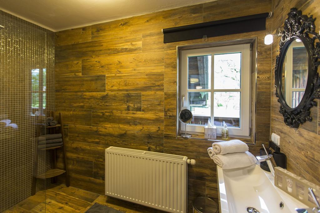 Forest Chalet, 15 Min To Salzburg Olt Town, And Most Beautiful Lakes, Secluded Location, 1,000 Sqm Garden, Mountainview, Panorama Sauna, Bath Whirlpool, Bbq&Bikes&Sunbeds For Free, Up To 10 P Golling an der Salzach Δωμάτιο φωτογραφία