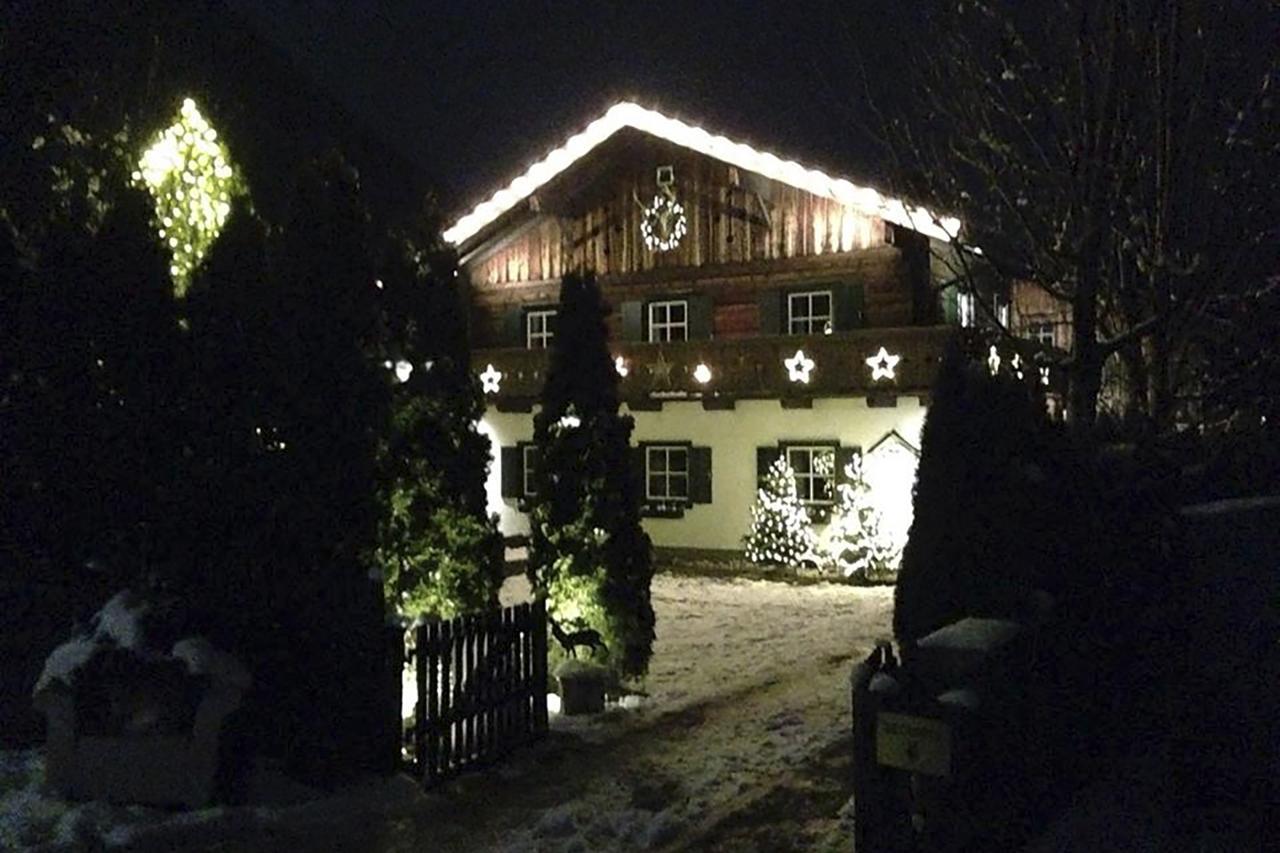 Forest Chalet, 15 Min To Salzburg Olt Town, And Most Beautiful Lakes, Secluded Location, 1,000 Sqm Garden, Mountainview, Panorama Sauna, Bath Whirlpool, Bbq&Bikes&Sunbeds For Free, Up To 10 P Golling an der Salzach Εξωτερικό φωτογραφία